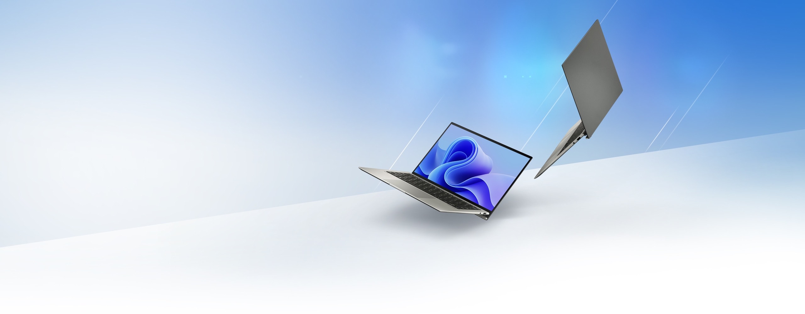 Dos Notebooks convertibles ASUS plateados en modo Notebook, mostrados desde la parte delantera y trasera, de izquierda a derecha. Se muestra un icono de escudo APW+ azul entre los Notebooks.